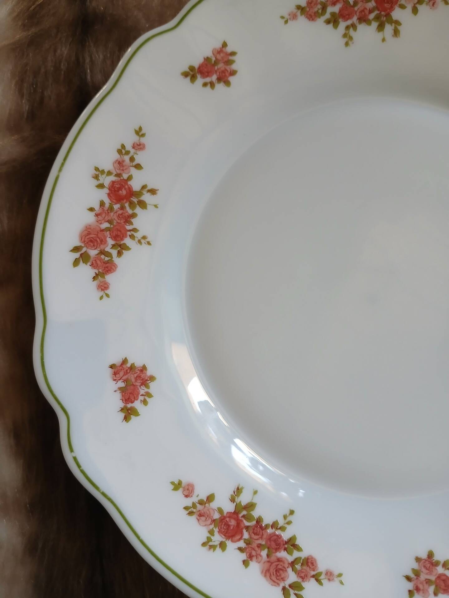 6 vintage dessert plates in Arcopal