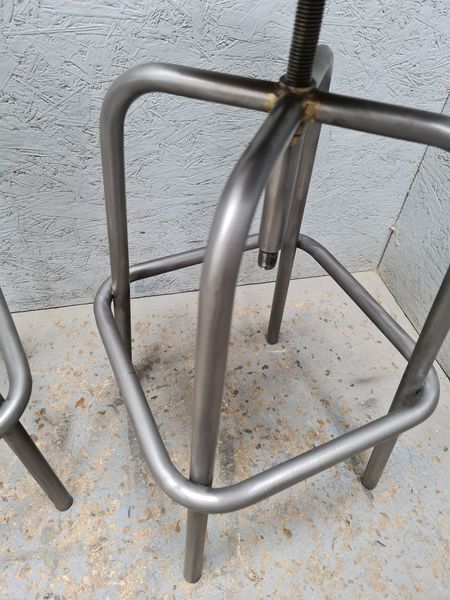 Pair stools adjustable in height metal patina graphite