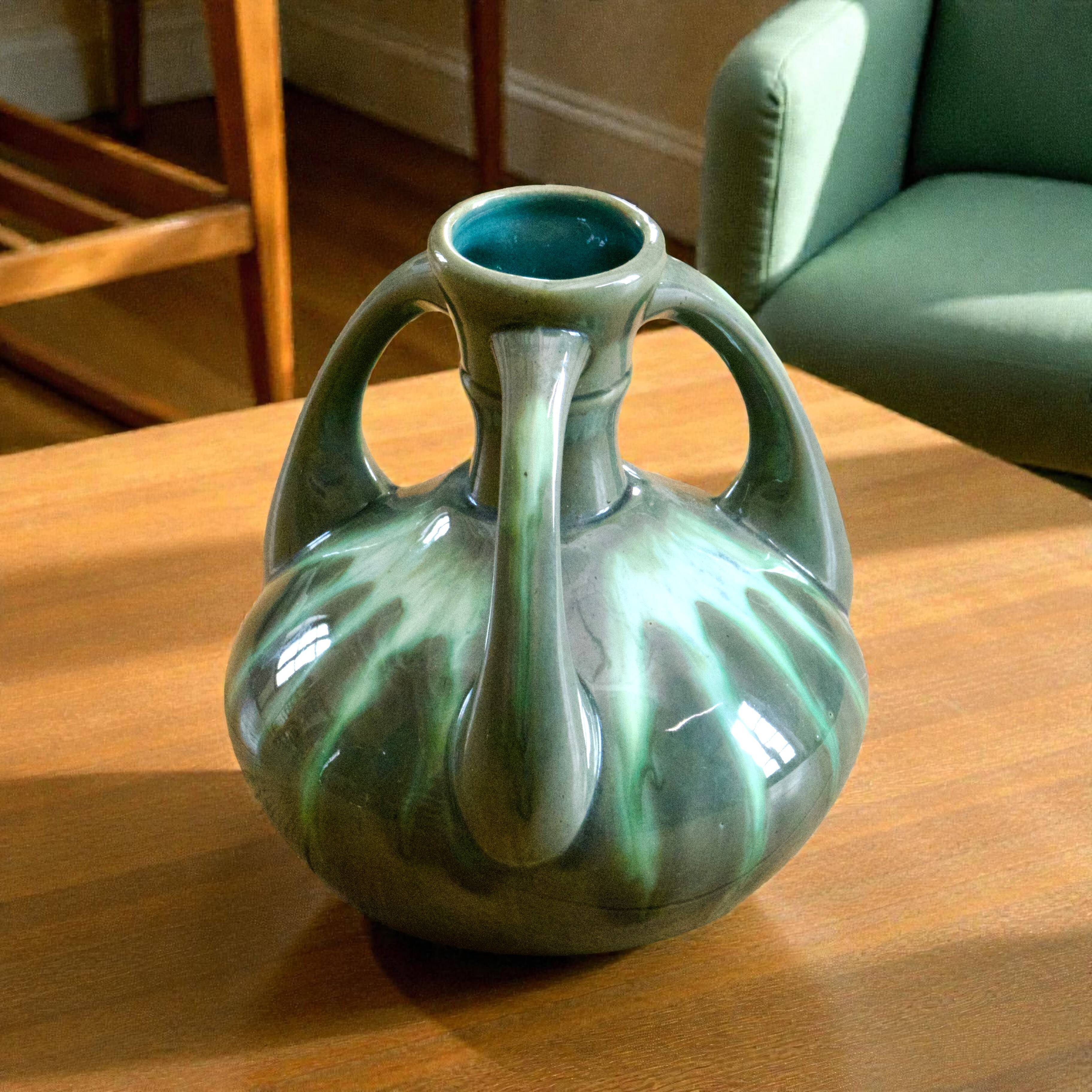 Art Nouveau vase signed Gustave de Bruyn Fives-Lille