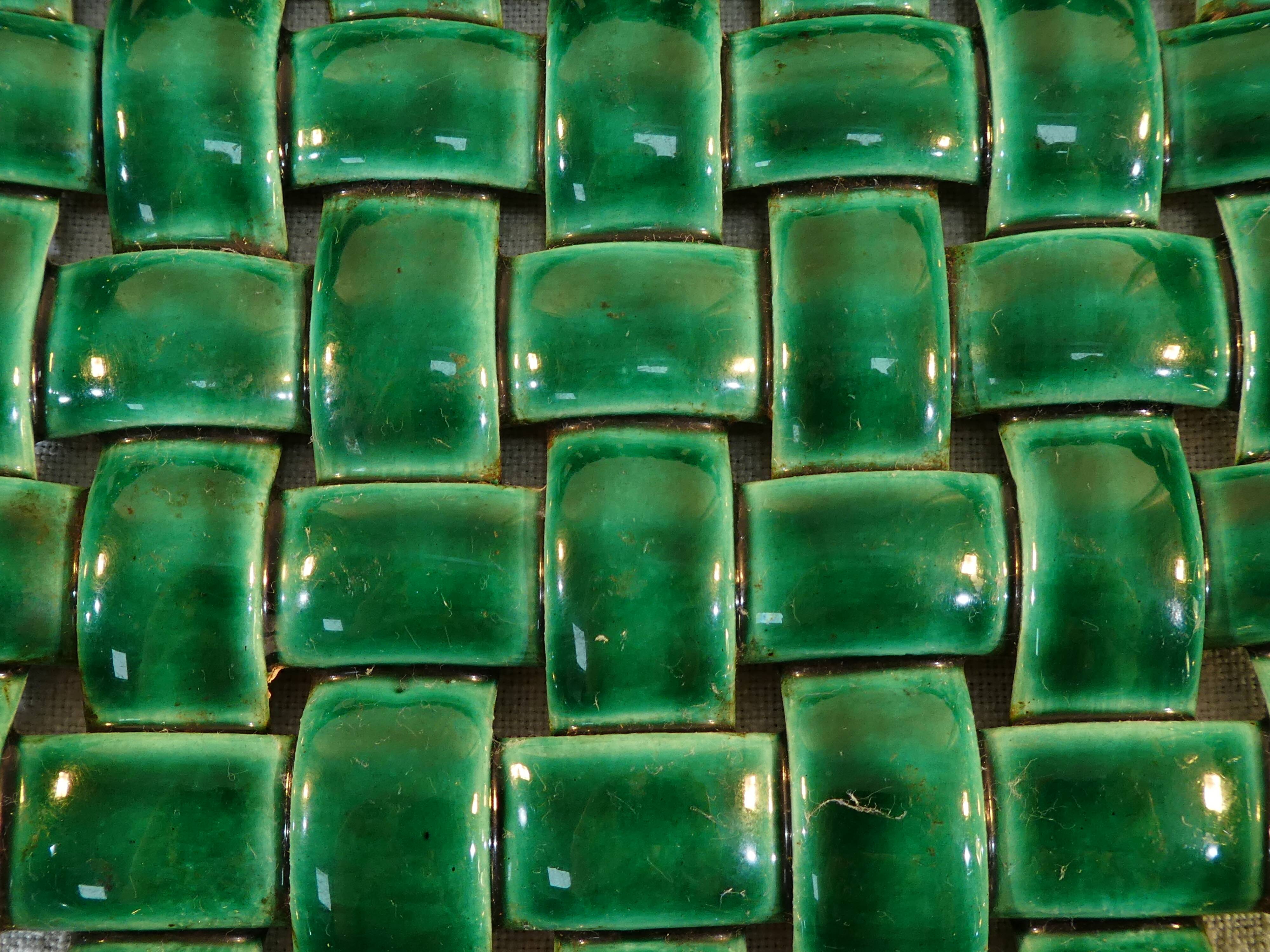 Fruit cup in openwork ceramic green