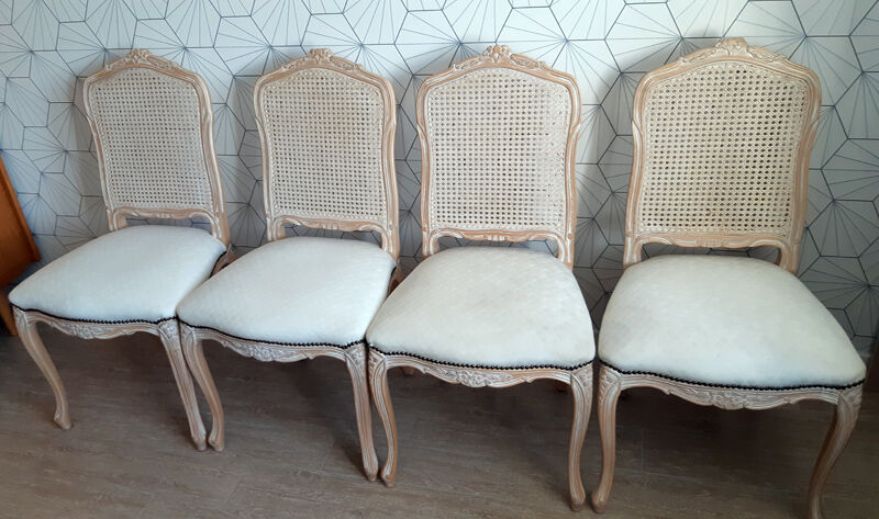 Set of 4 dining chairs in white ceruse wood Louis XV style