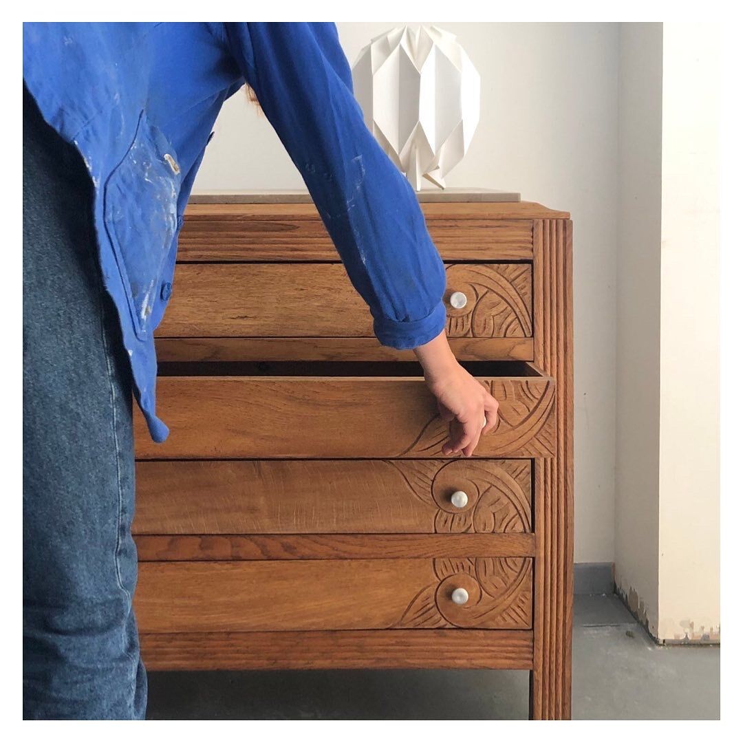 Oak chest of drawers