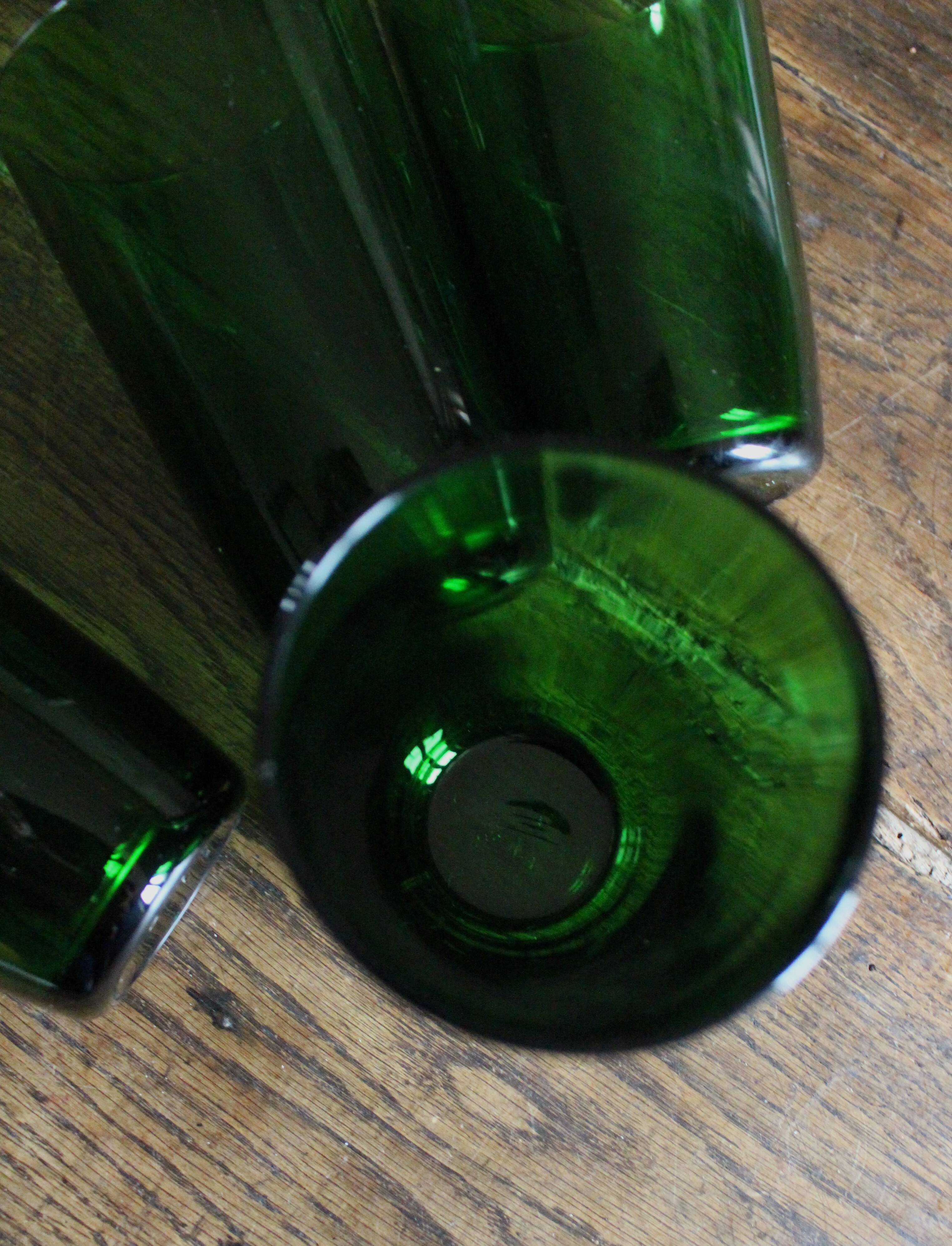 Un lot de 4 grands verres Vereco vert vintage