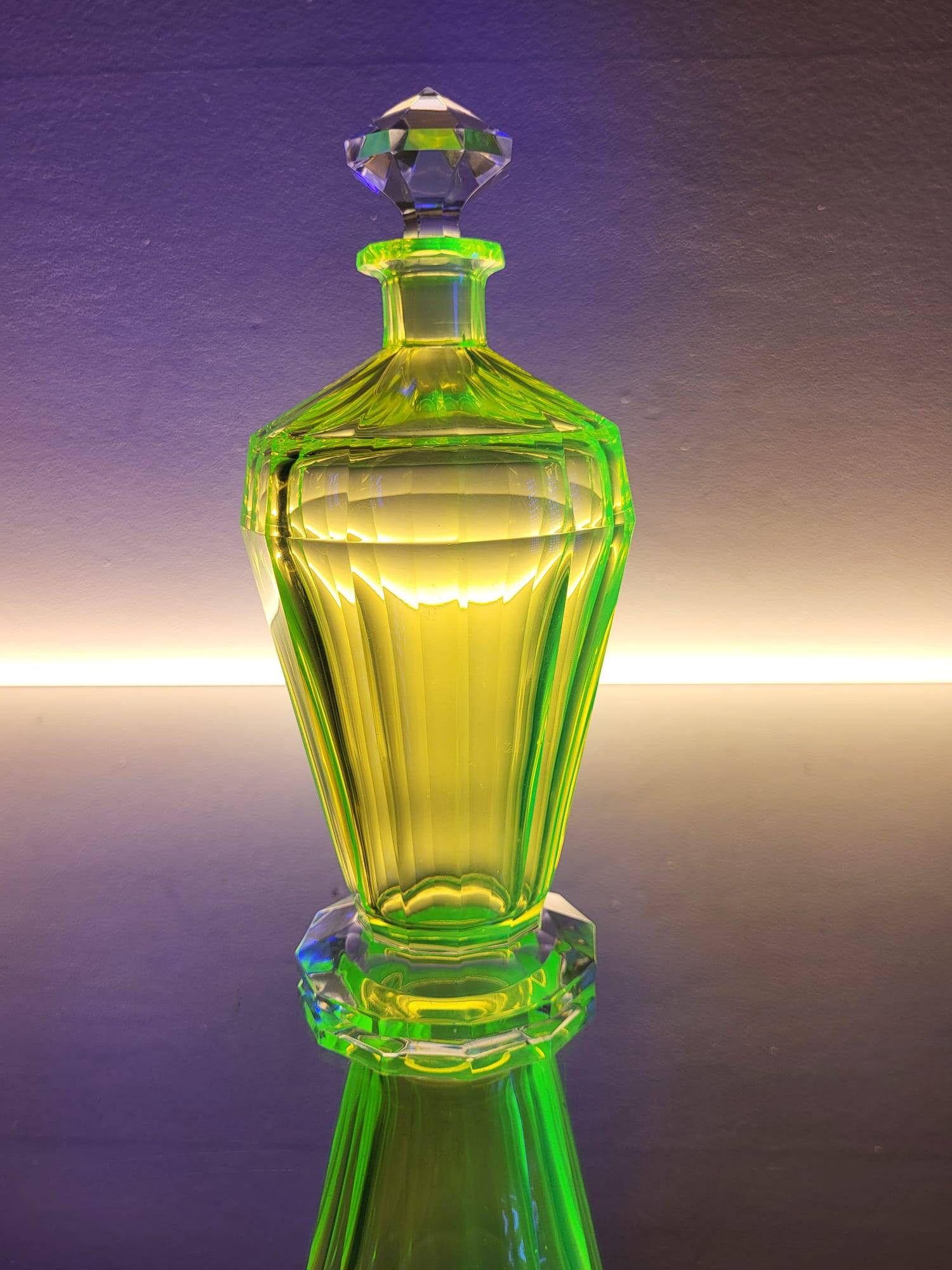 Val Saint Lambert “Montmartre” shaker / karaf met 2 glazen in uraniumglas c