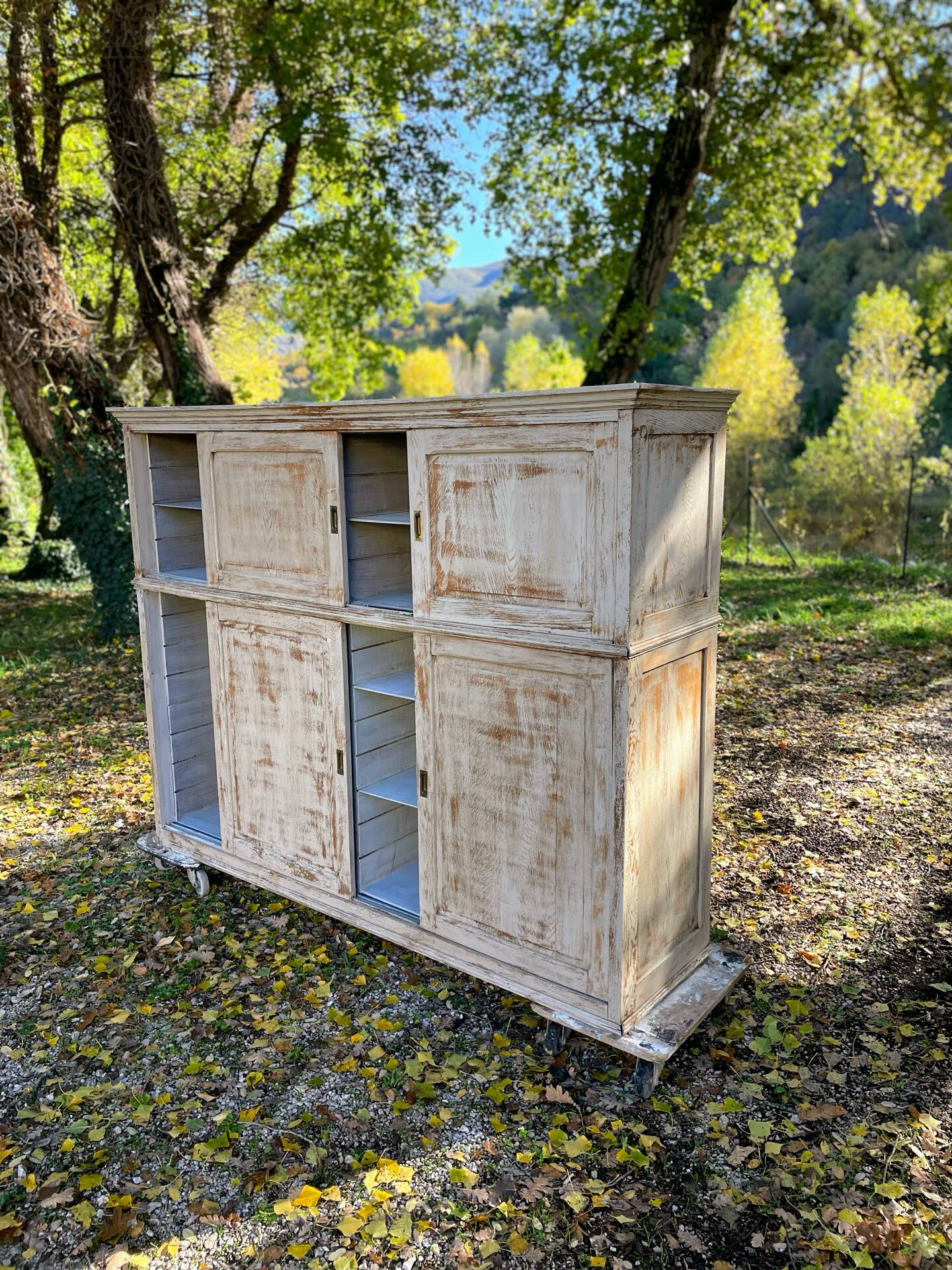 Workshop furniture in oak from the 20th century.