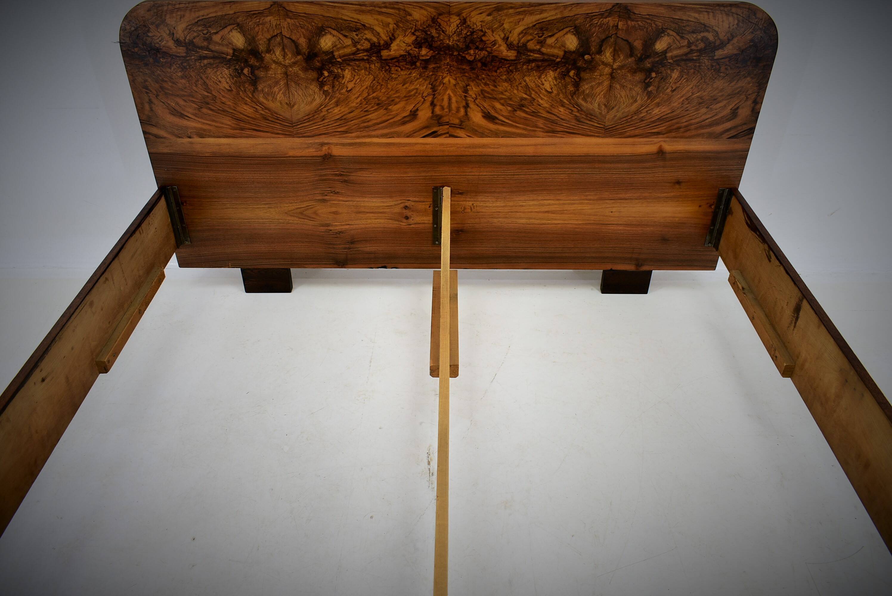 Art Deco double bed by Jindřich Halabala for Up Závody, 1945s