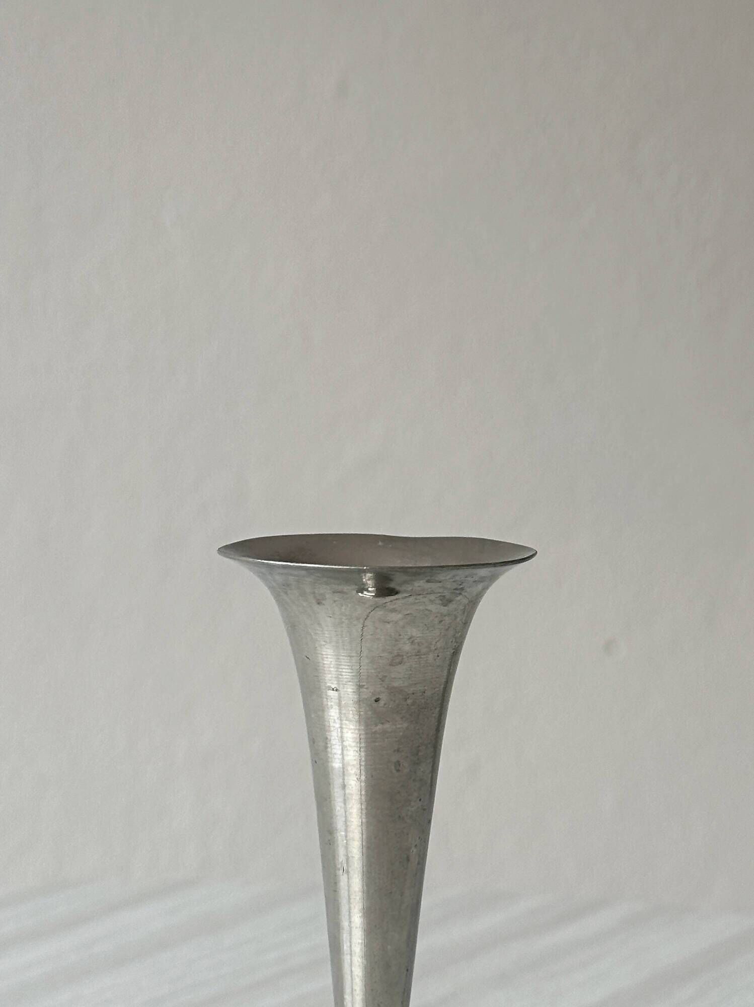 Mini metal soliflore vase