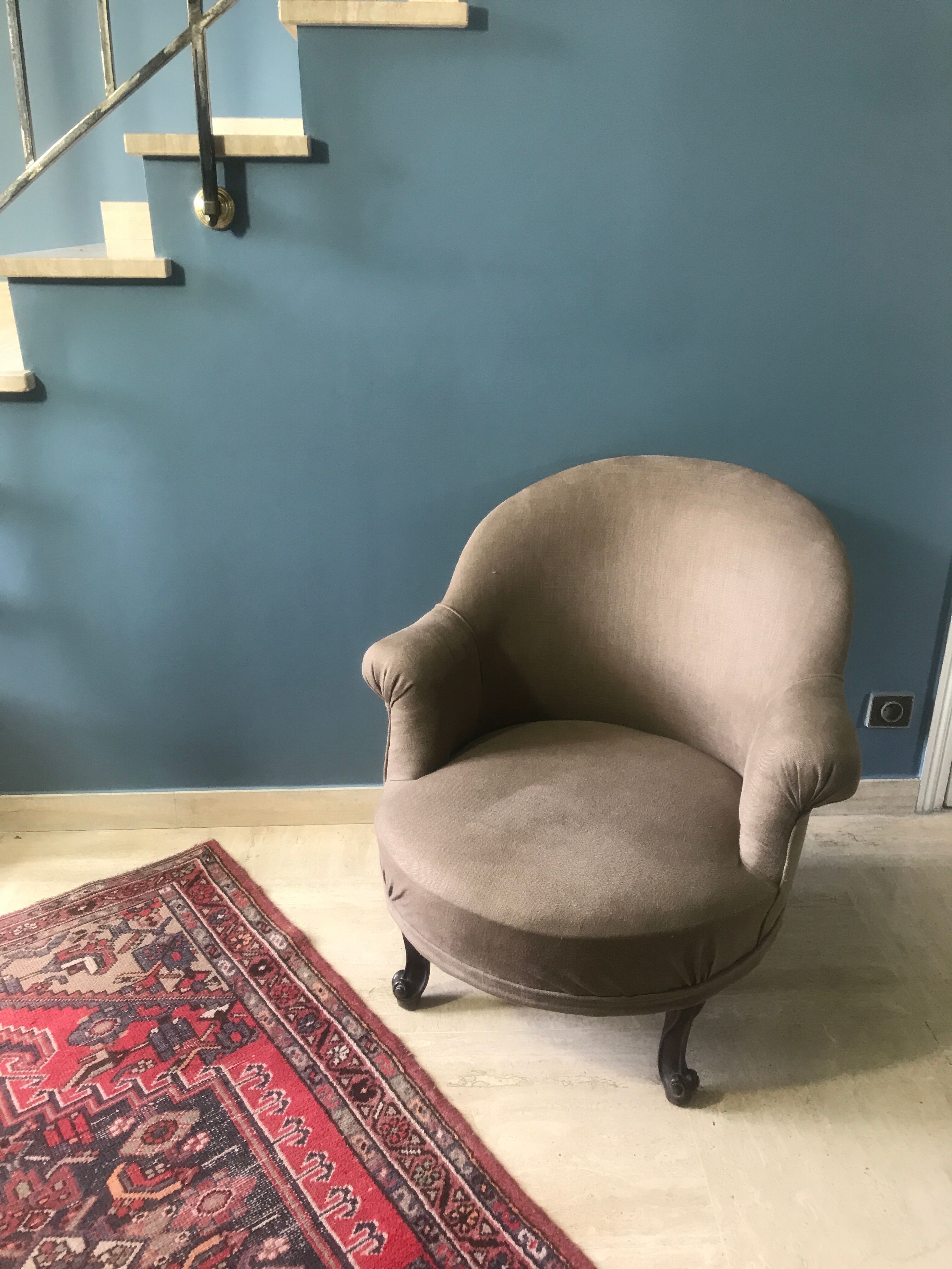 Old toad chair