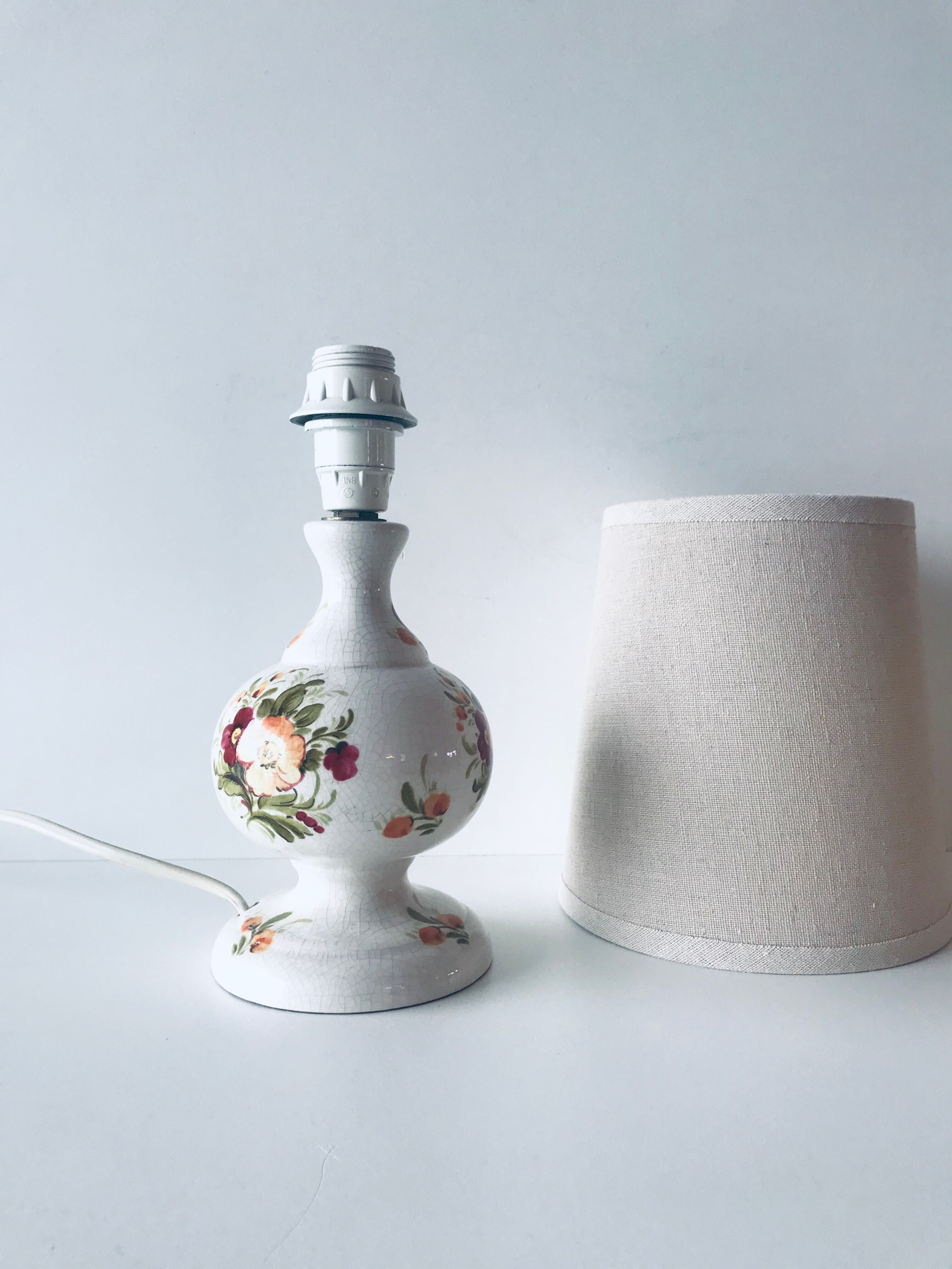 Ceramic lamp floral decoration