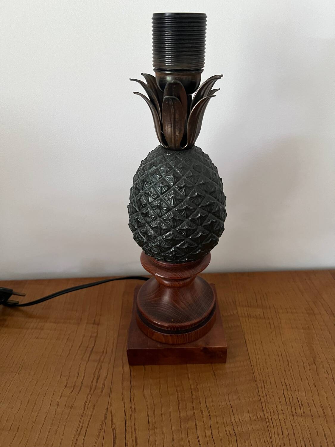 Pineapple lamp base