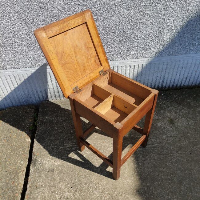 Shoeshine stool, chest stool
