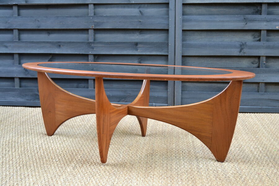 Oval coffee table