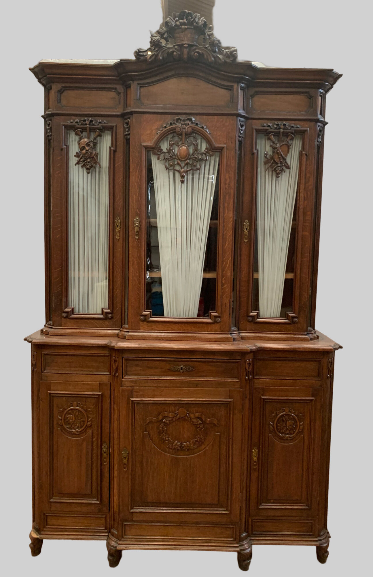 Buffet Liégeois in two bodies Chene massive patinated XX century