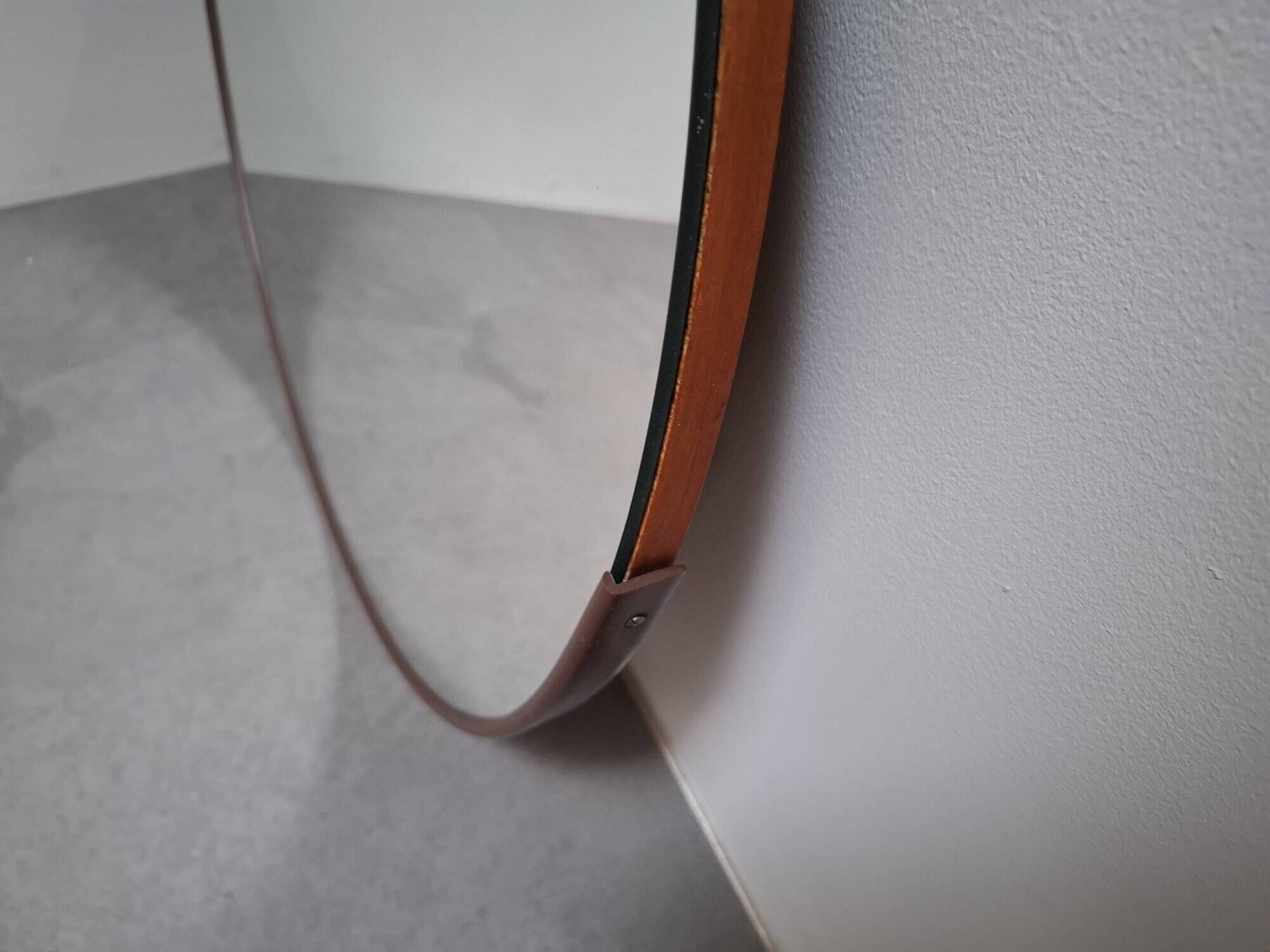 1970s Czechoslovakian Mid-Century Modern Round Wall Mirror