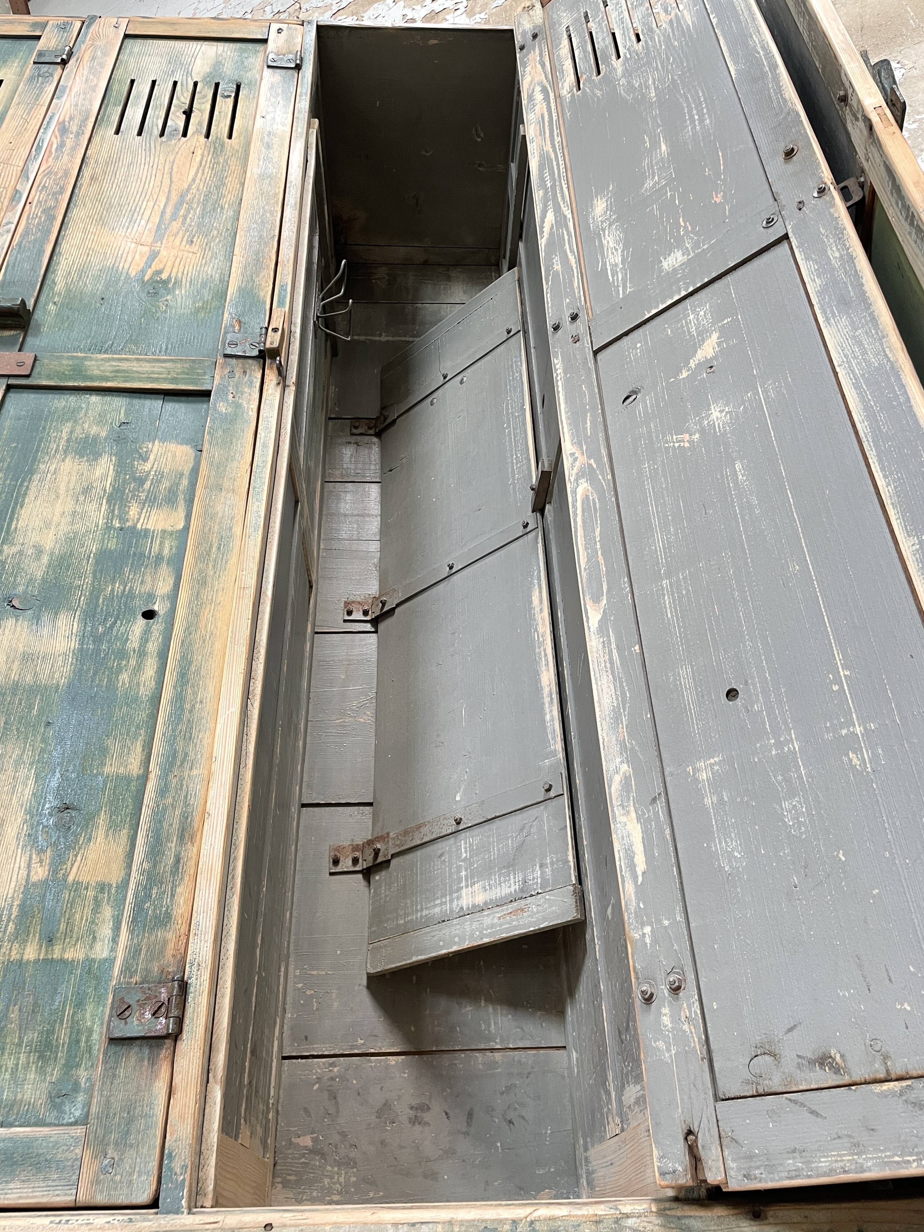 5-door cloakroom in patinated wood