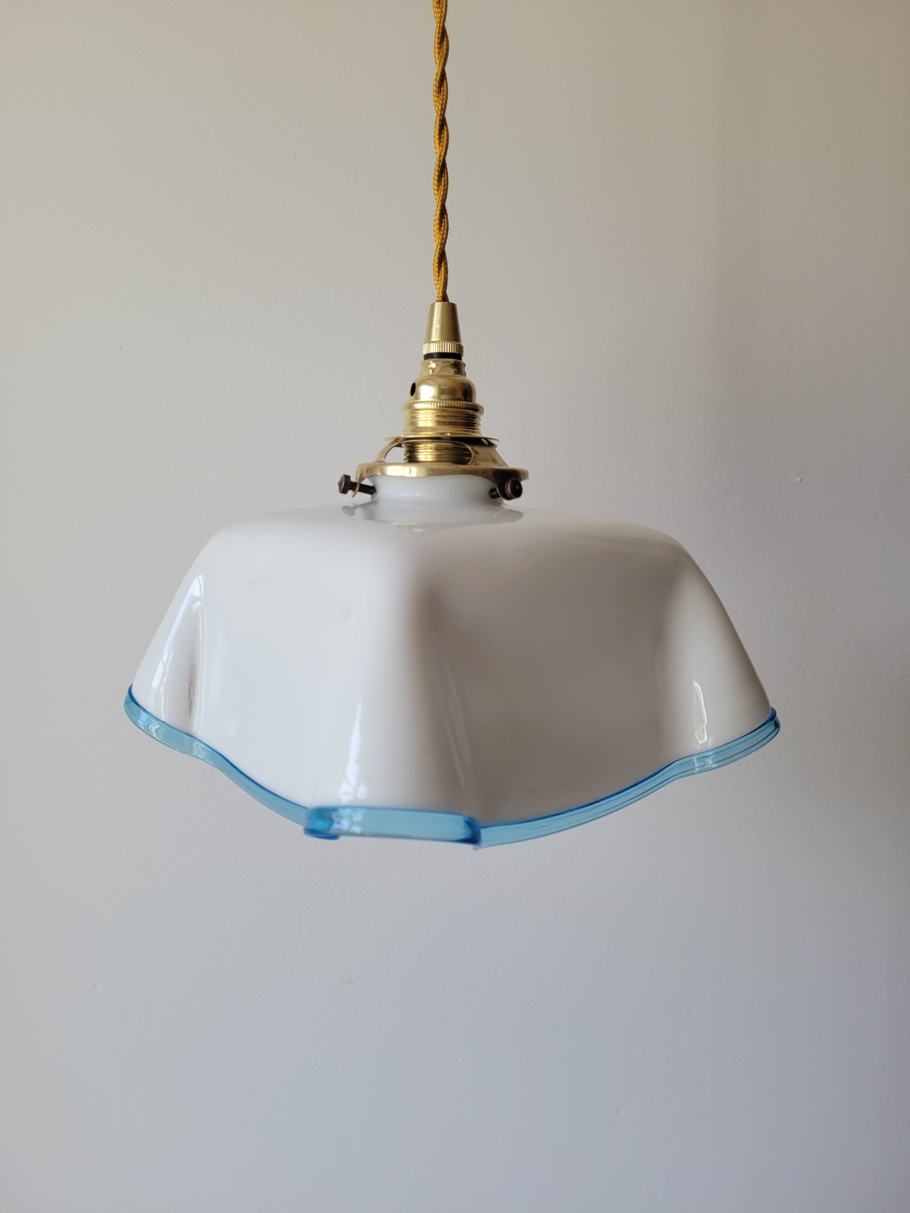 Draped opaline suspension