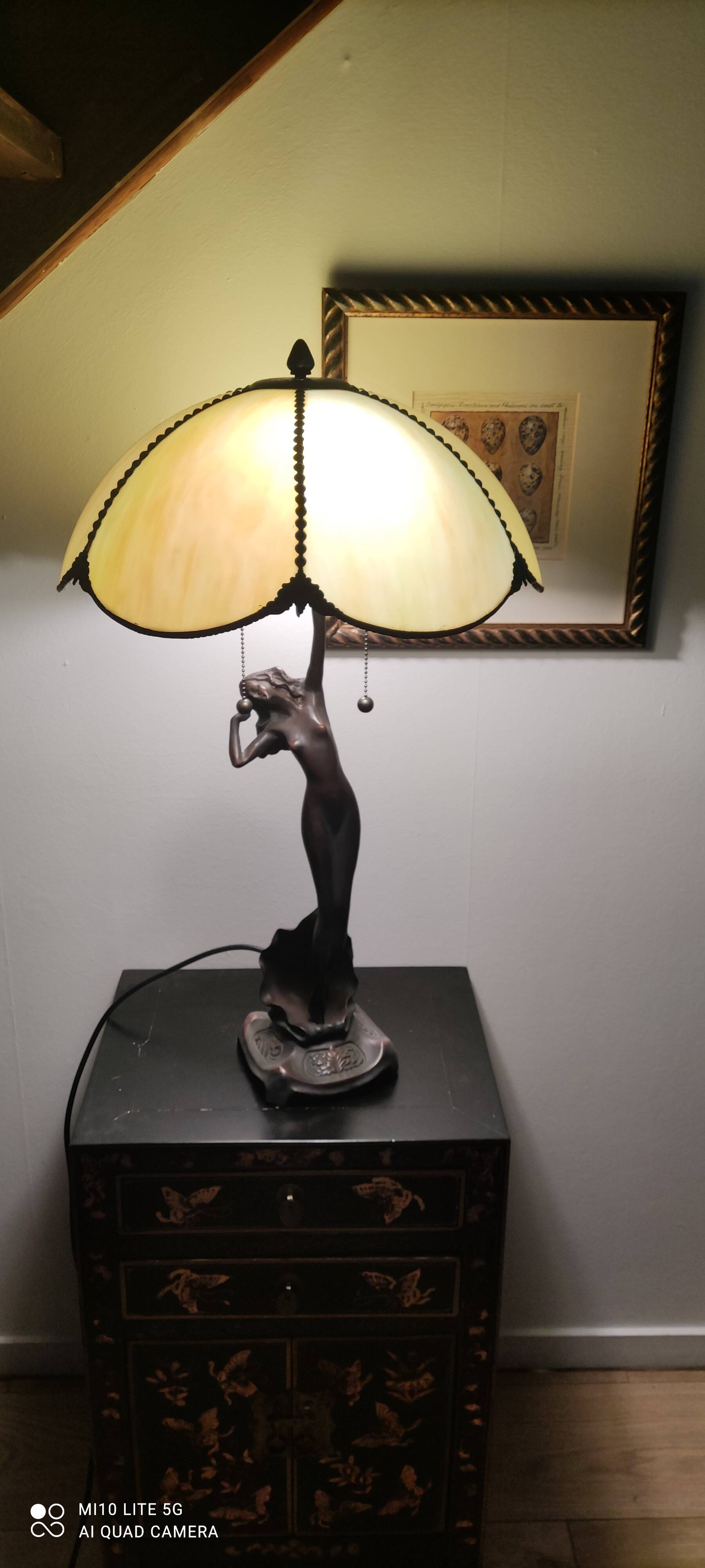 Tiffany style table lamp