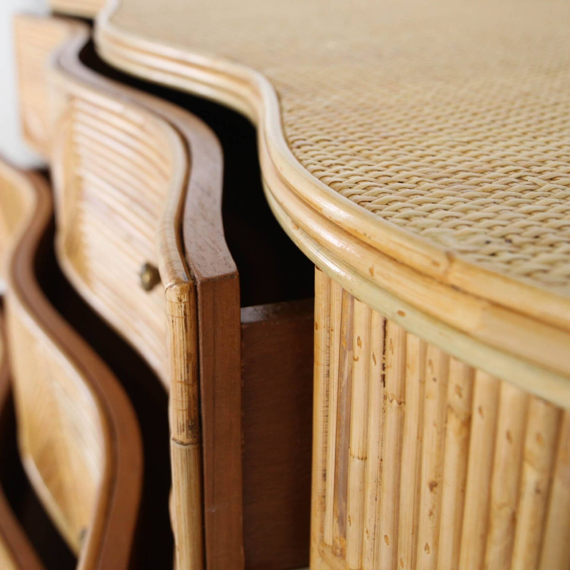 Commode « feuilles » en rotin 