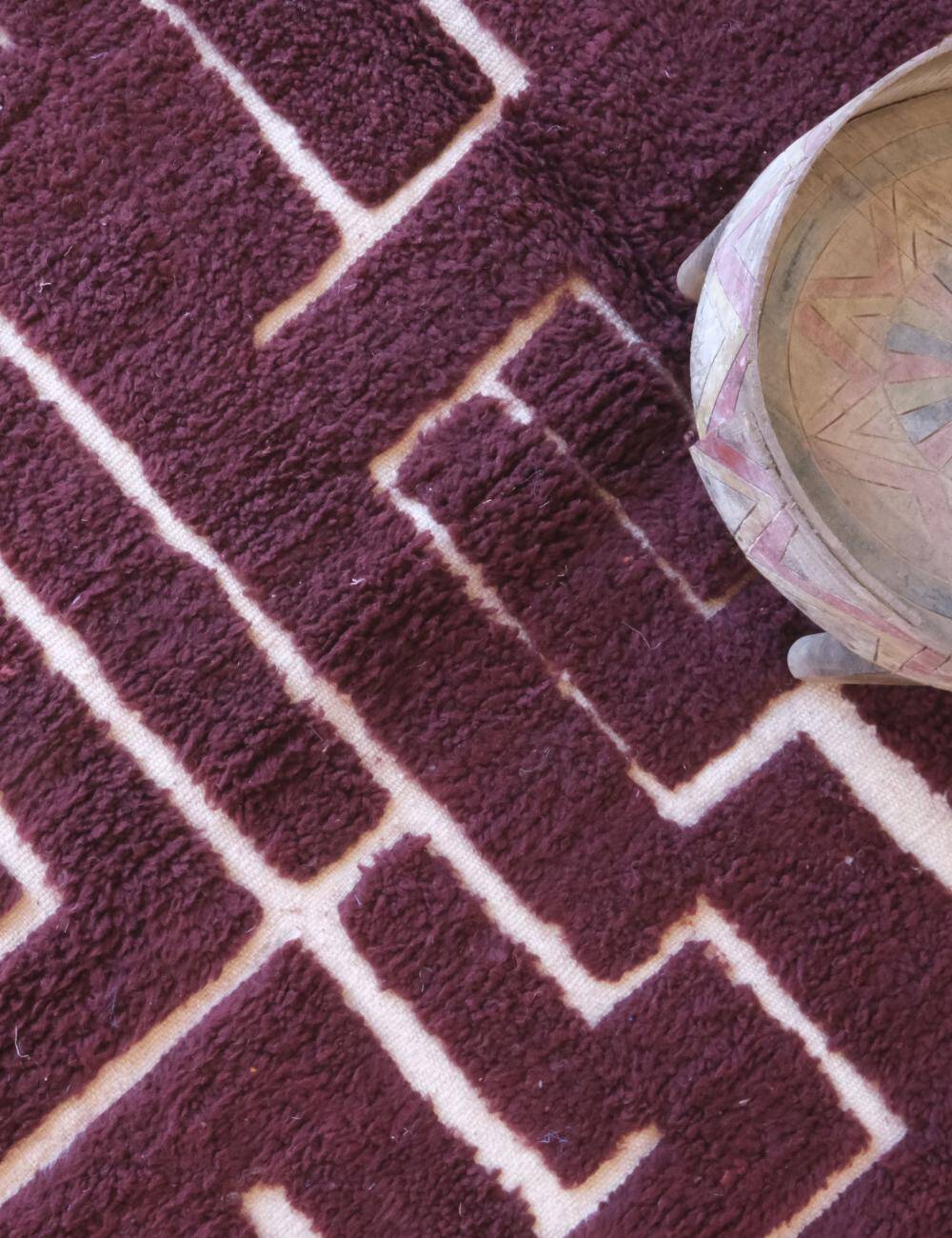 Modern Geometric Rug - 282 x 210 cm