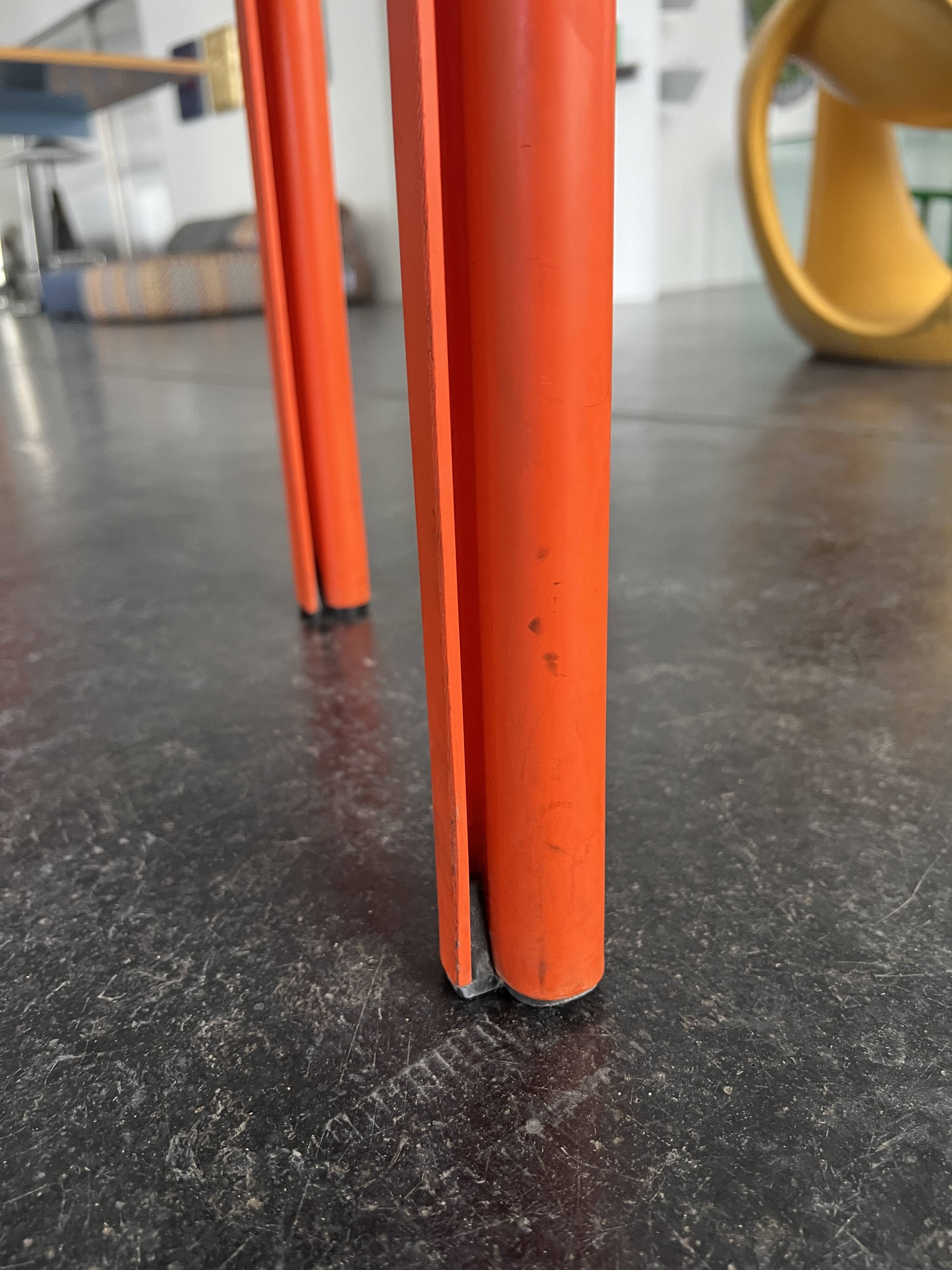 Chaise "Selene" orange par Vico Magistretti / Artemide