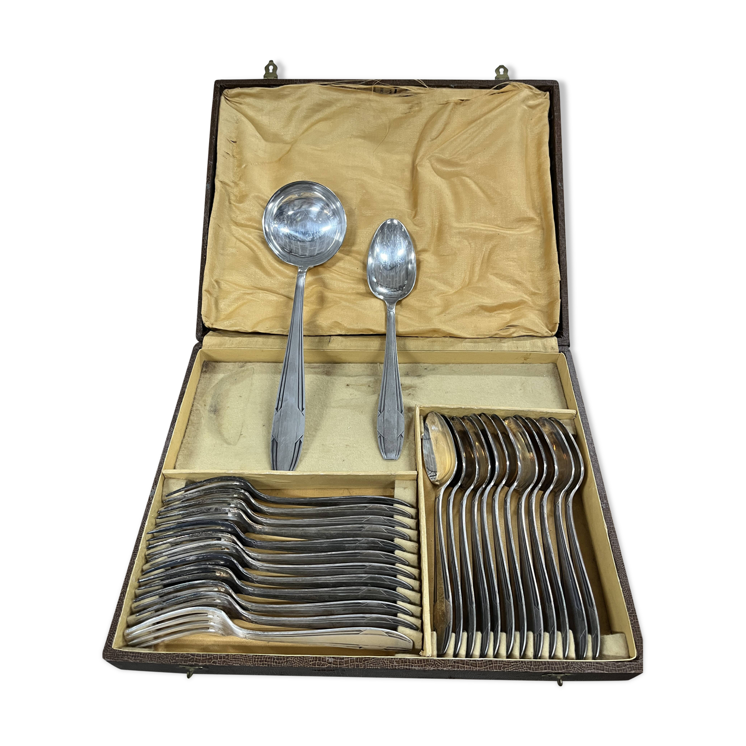 26-piece silver-plated cutlery set from the 1950s