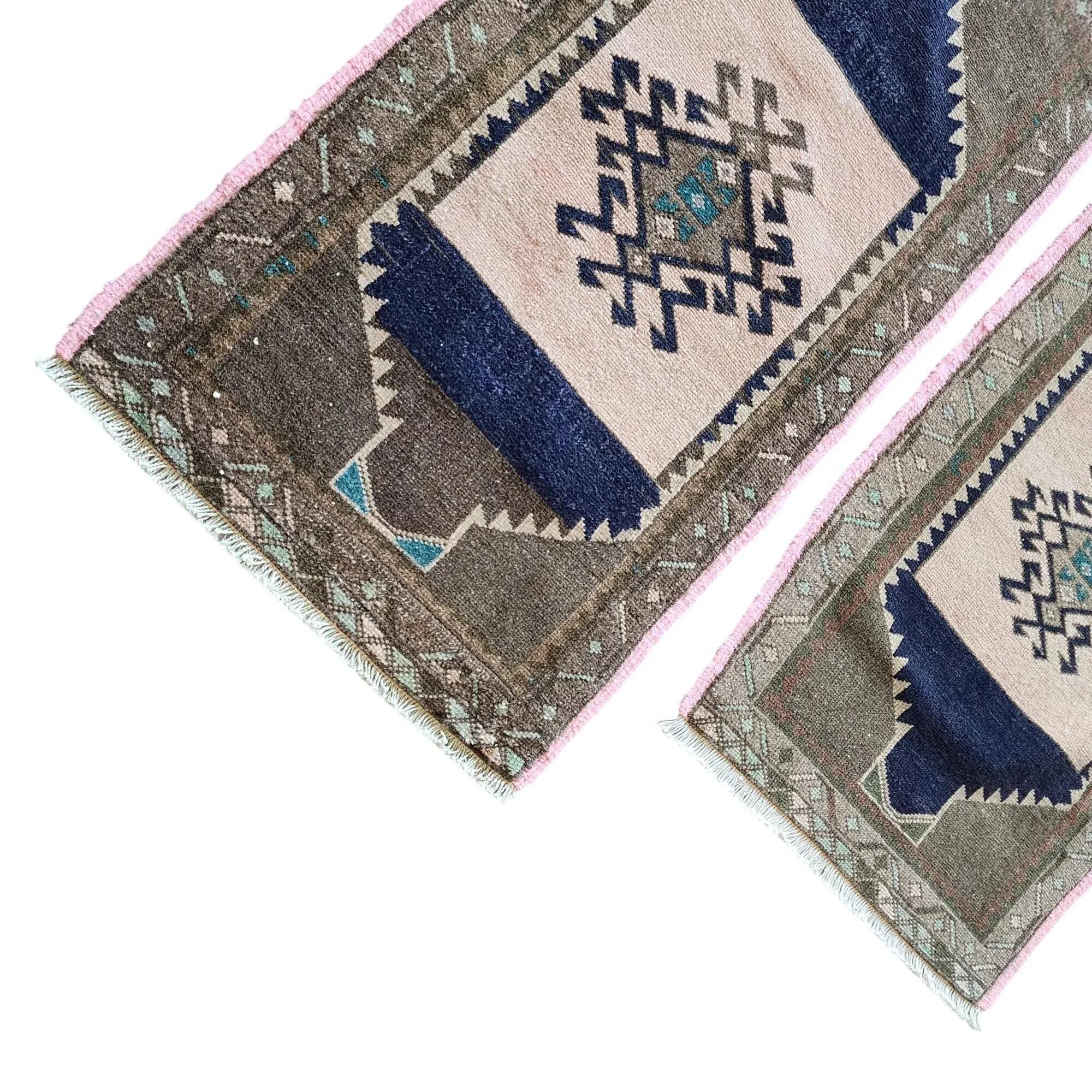 Vintage Turkish hallway rug 53x1 cm