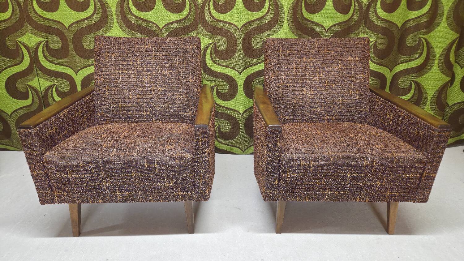 Paire de fauteuils club vintage 1970"