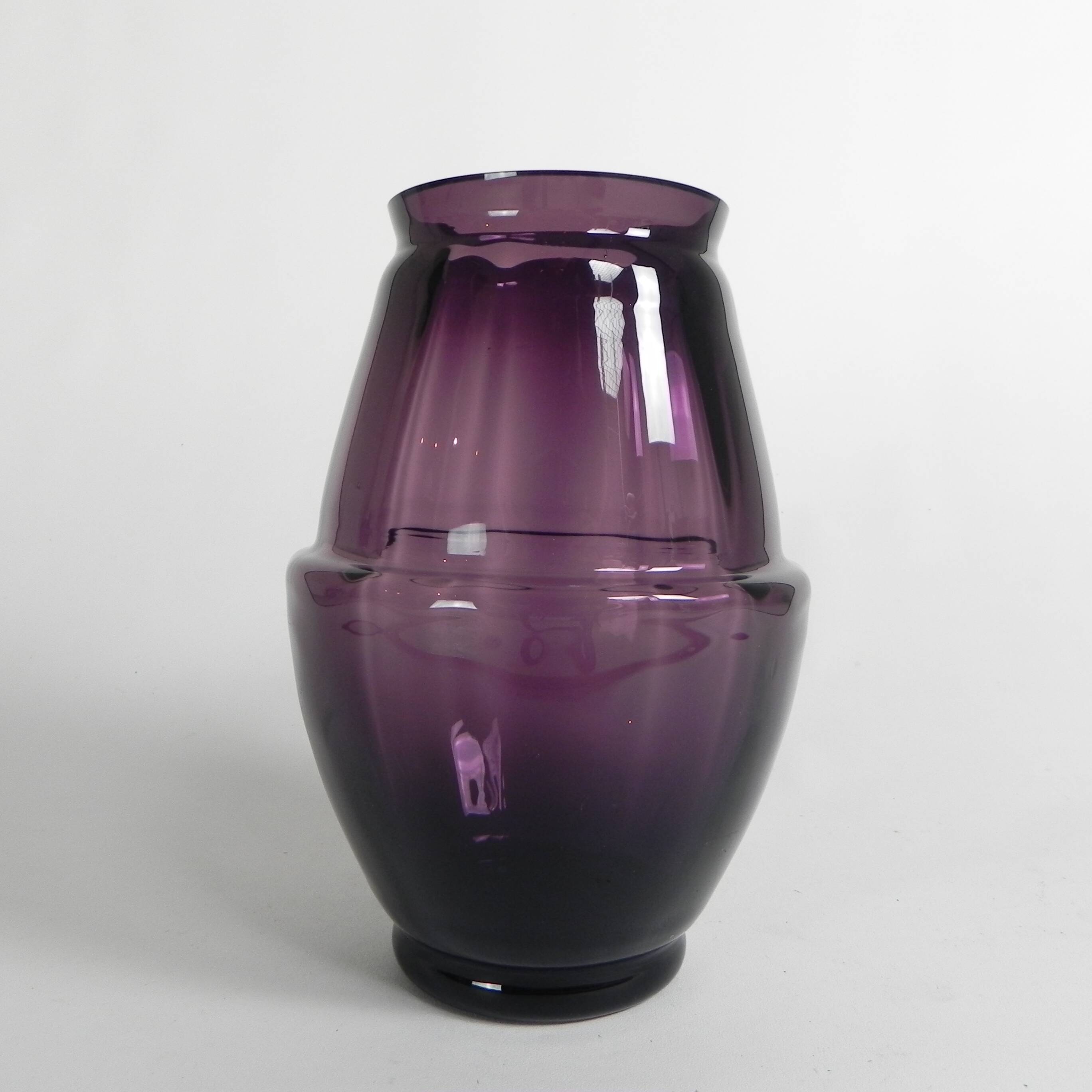 Art Deco vase Kristalunie Maastricht, Acorn model by Willem Jacob Rozendaal, 1931