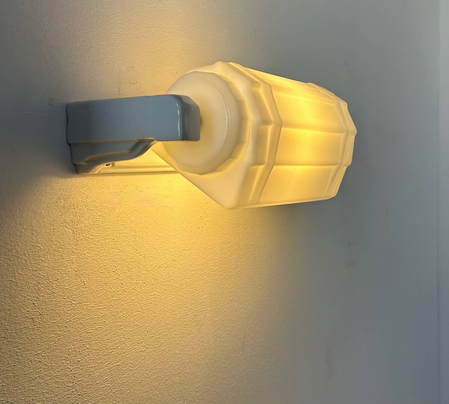 Vintage modernist wall sconce, porcelain and opaline glass, France 1930