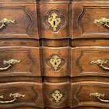 Crossbow chest of drawers in solid walnut, Louis XIV period – early 18th century