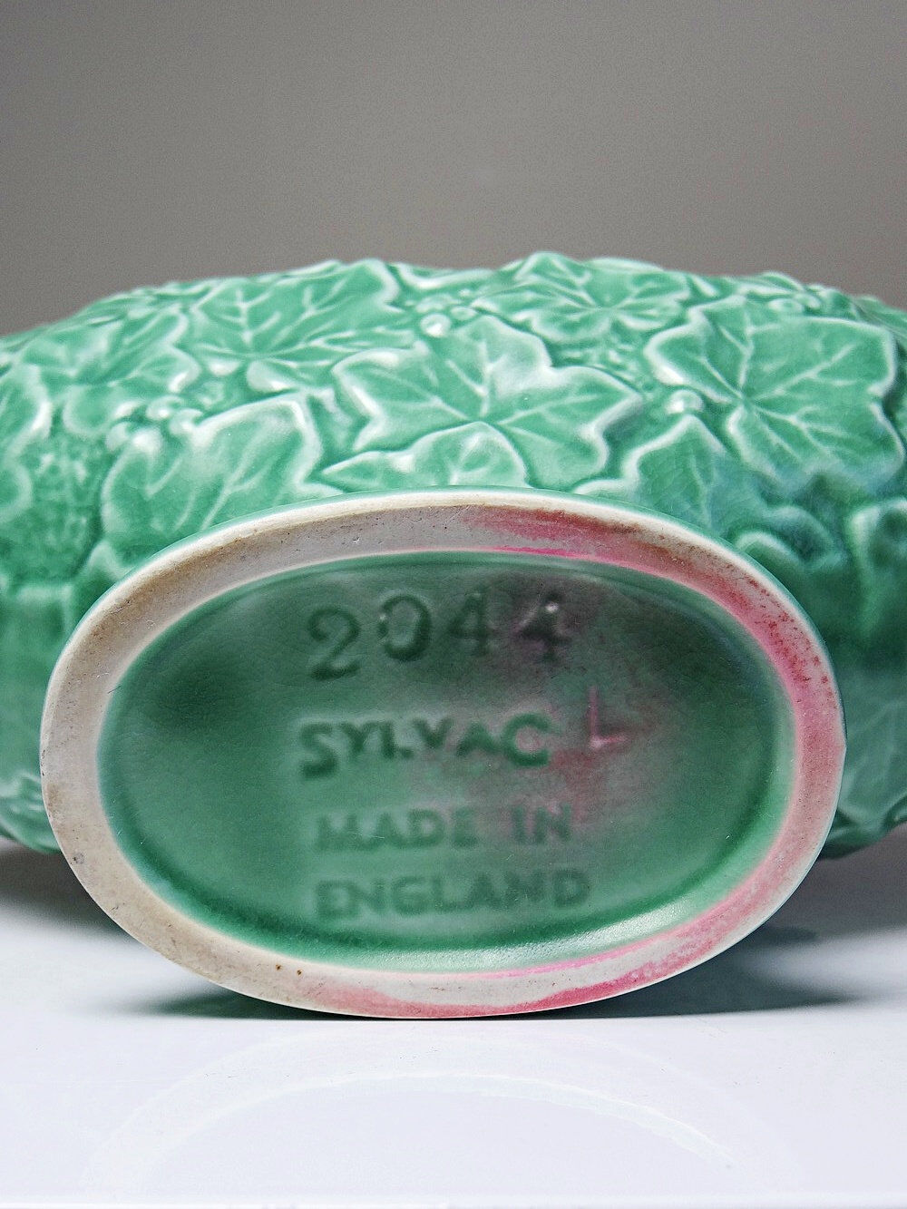 Small earthenware planter in relief barbotine style with ivy, Sylvac England.