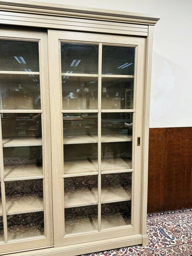 Country Classic oak Bookcase with sliding doors
