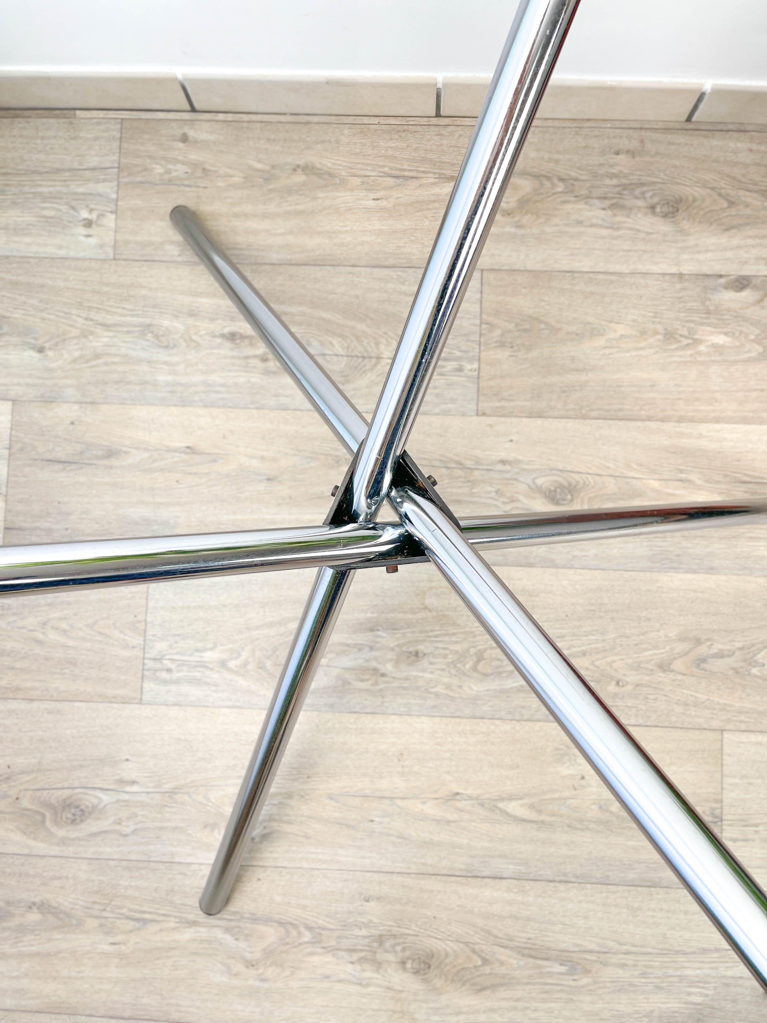 Round tripod table in smoked glass Roche Bobois 70