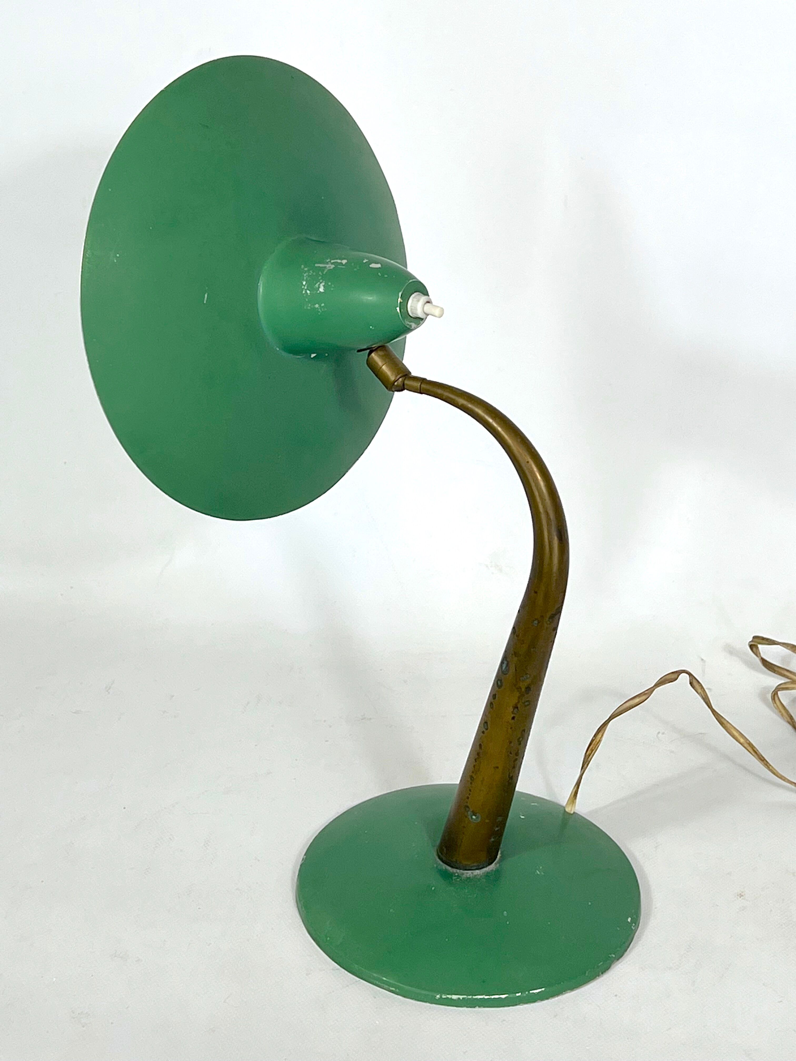 Mid-cenrury Italian Modern brass and green lacquer table lamp from 50s