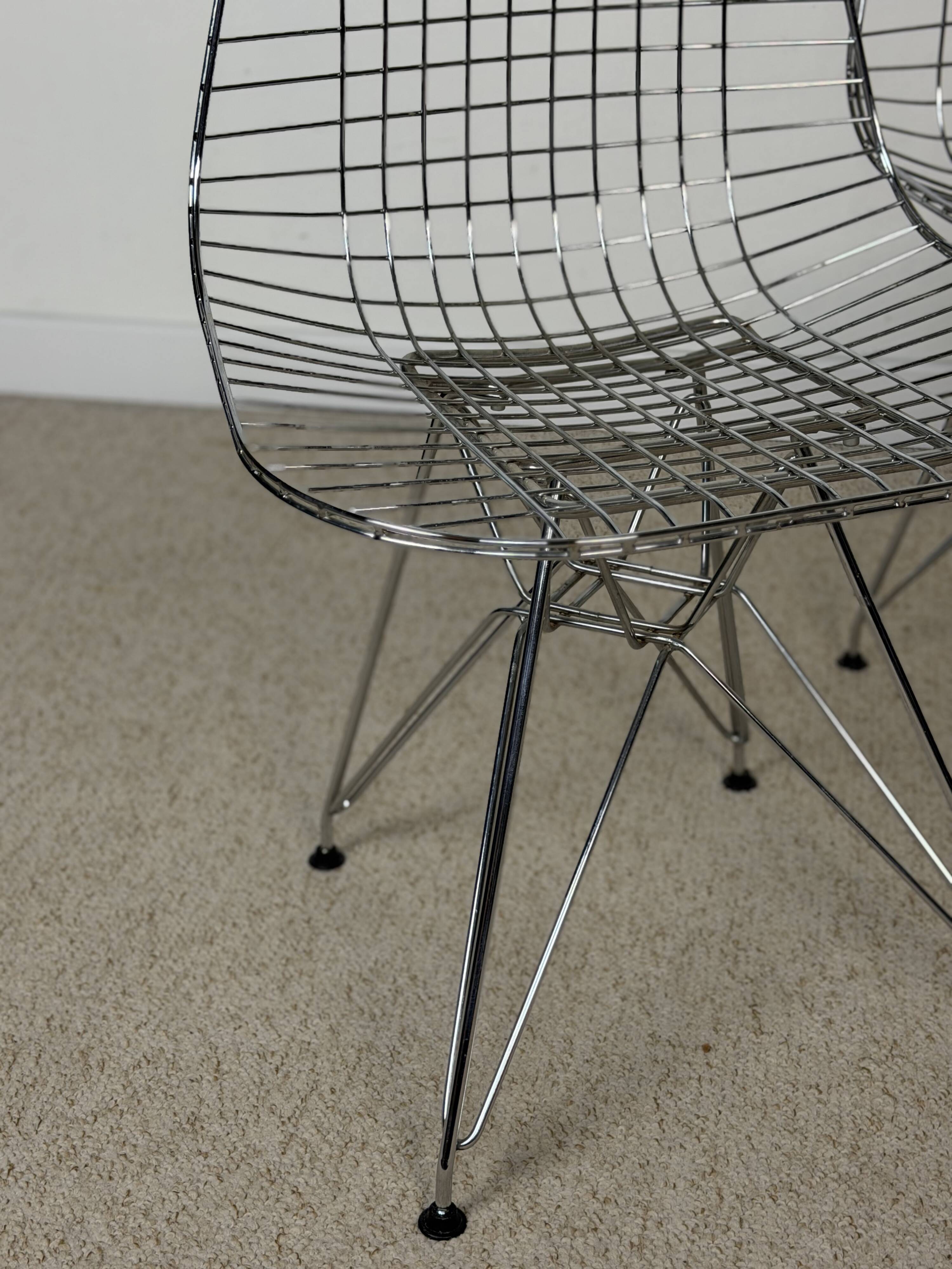 Chaises filaires chromées vintage – Lot de 4