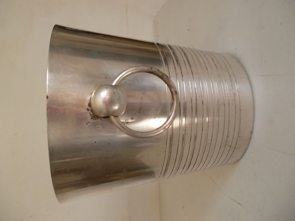 Silver metal champagne seal