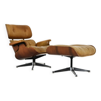 Fauteuil et repose-pieds par Charles & Ray Eames pour Herman Miller