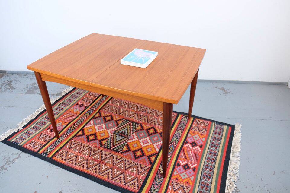 Vintage dining table from the 60s/70s, in teak, retro/vintage style, made of teak.