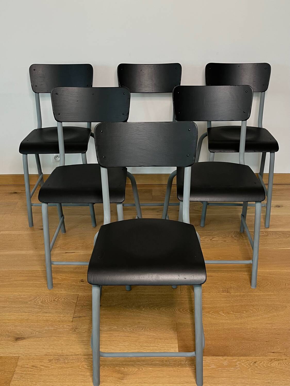 Chaises écoliers de laboratoire