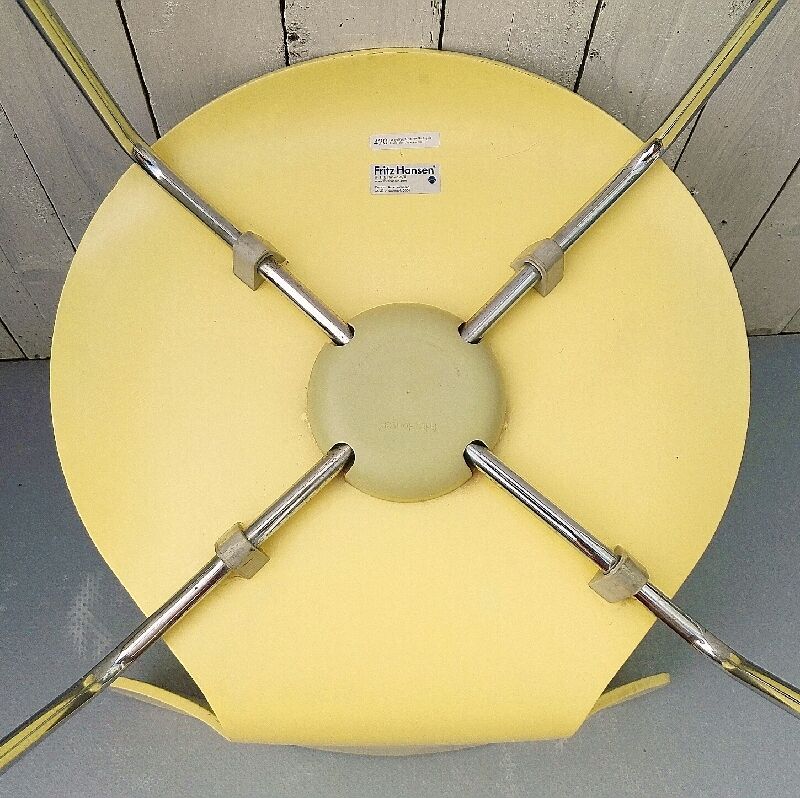 Pair of Arne Jacobsen chairs for Fritz Hansen design 2001