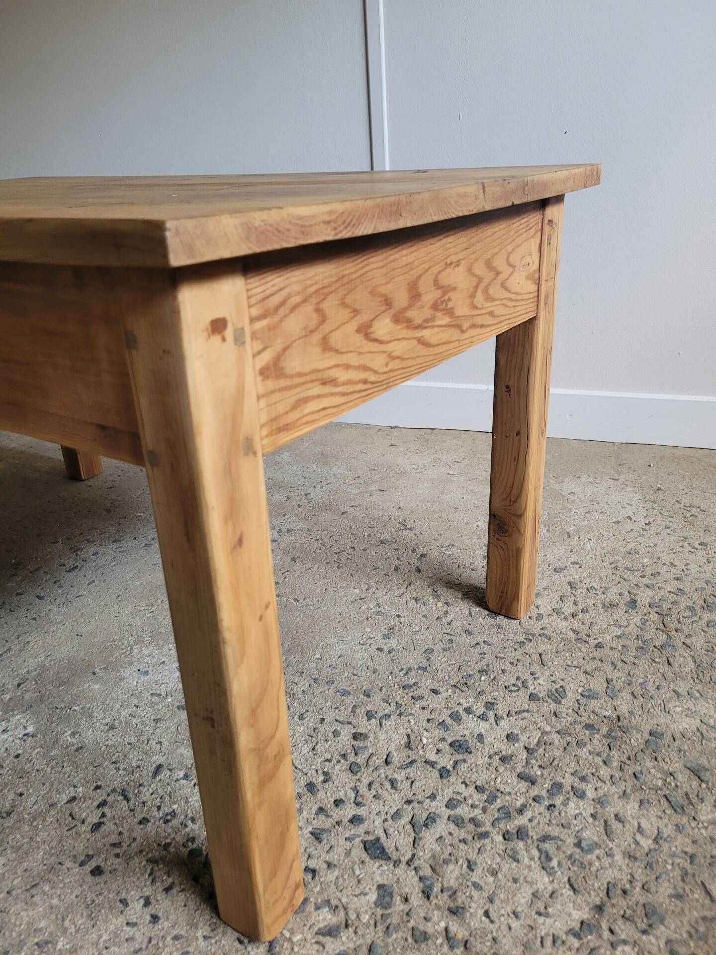 Table basse en bois massif