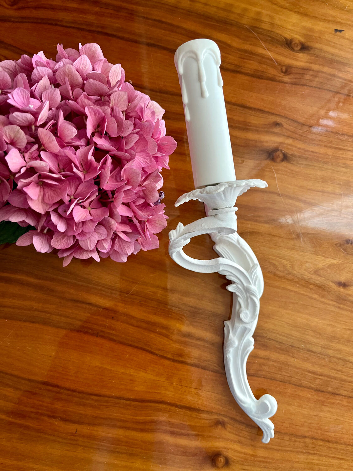 Louis XVI style bronze wall light with white patina