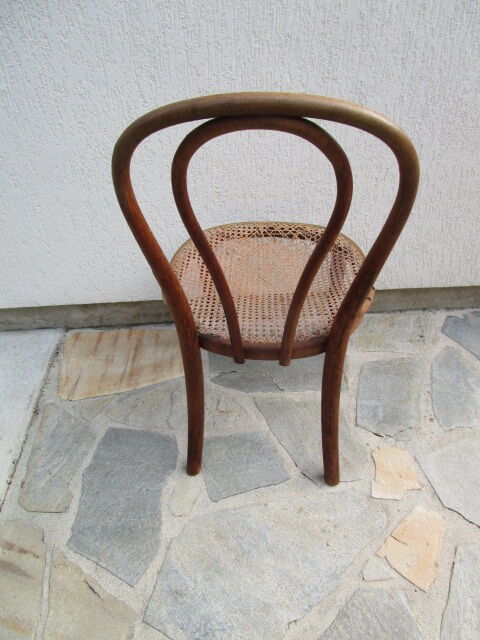 Antique Thonet chair in bentwood and canning