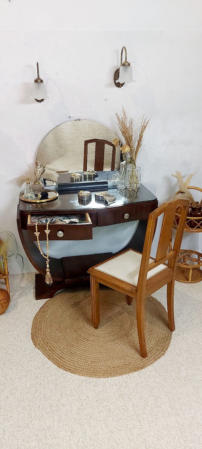 Art deco dressing table