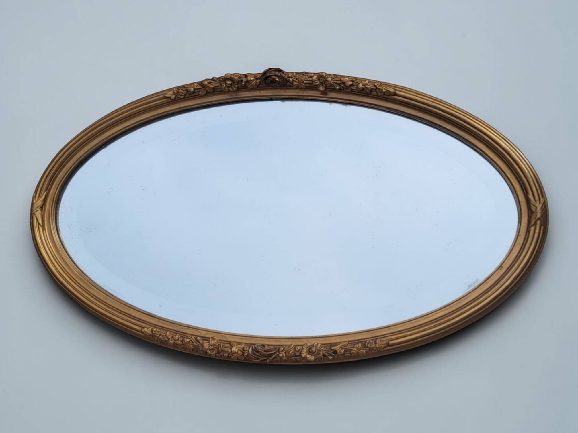 Miroir ovale en bois doré, style Louis XVI