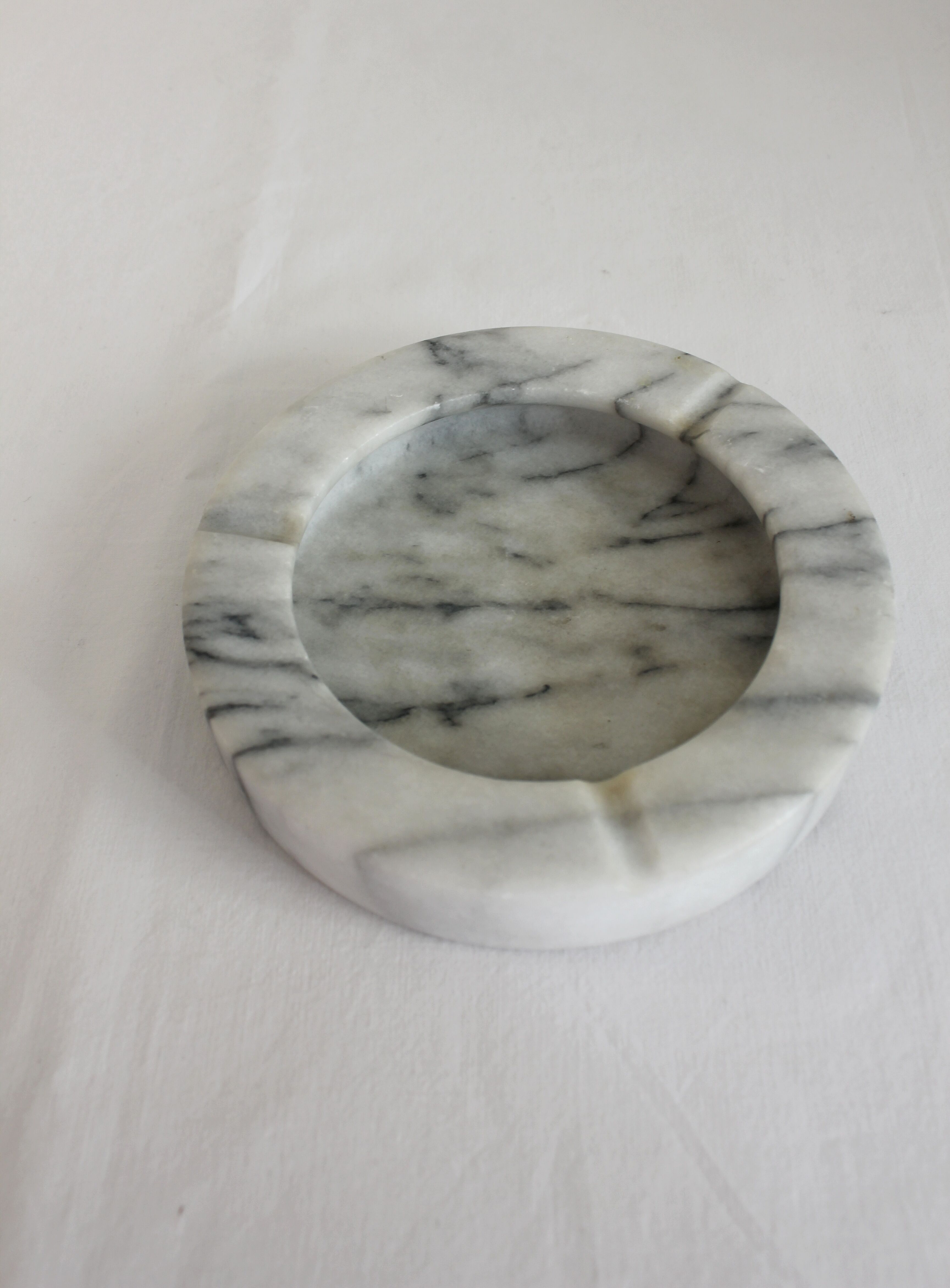 Round ashtray in vintage marble