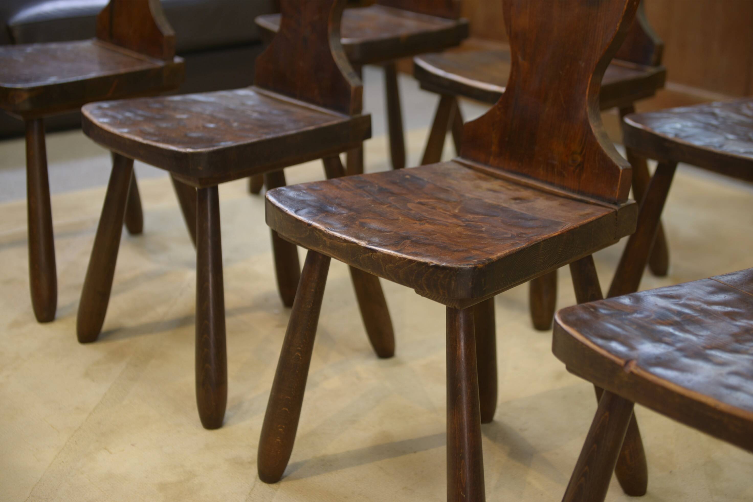 Ensemble de 8 chaises monastère 1950’s