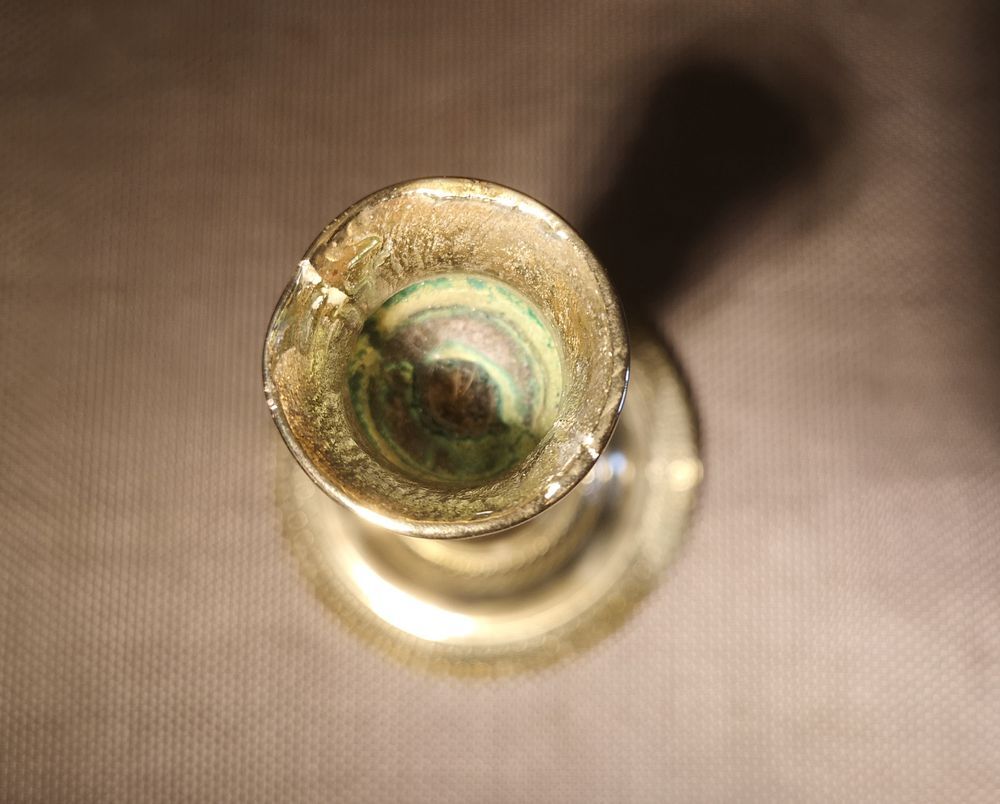 Finely chiseled bronze candle holder - End of 19th century