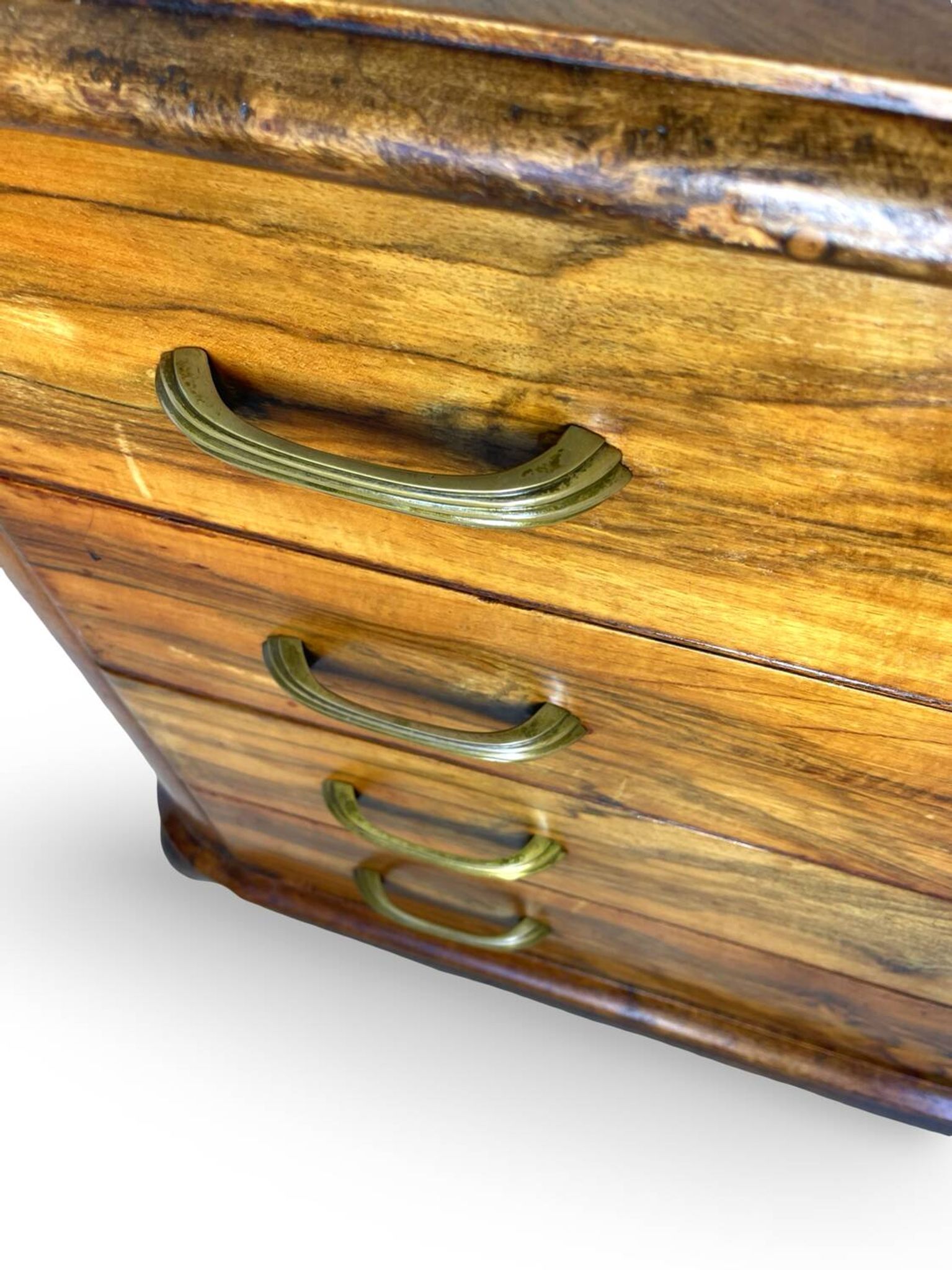 Italian art deco burl walnut chest of drawers, 1930s/1940s