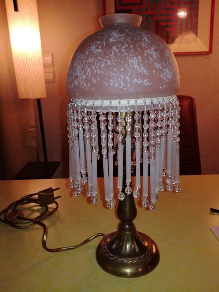Bedside lamp with pampilles
